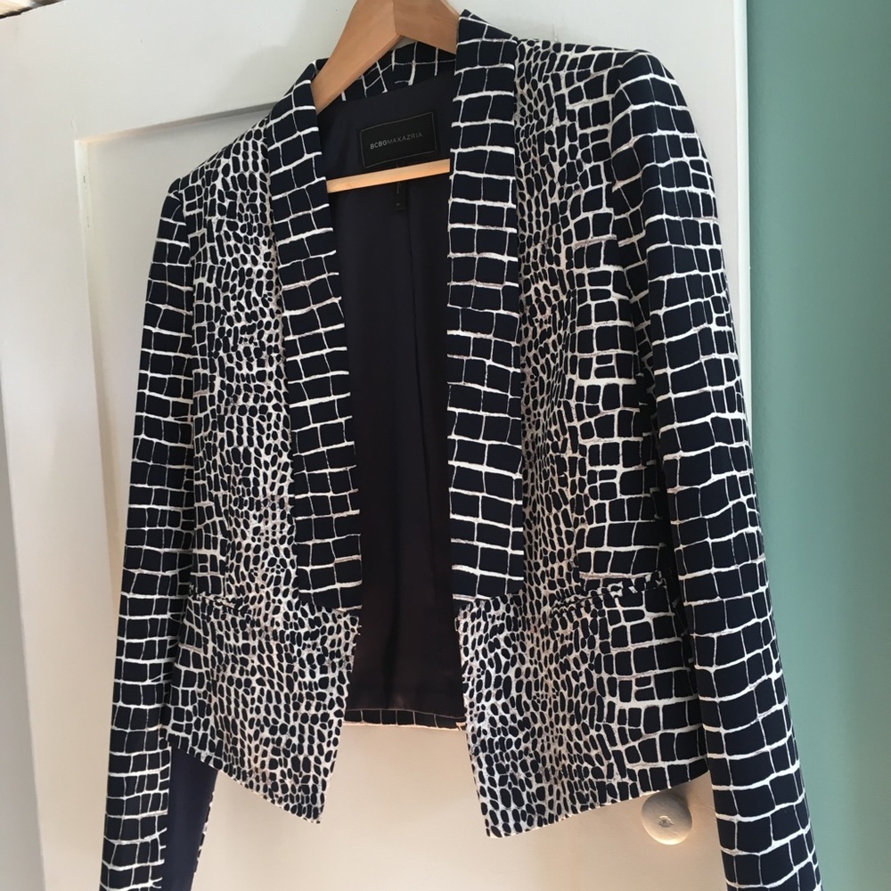 BCBG Leeam animal print crop blazer